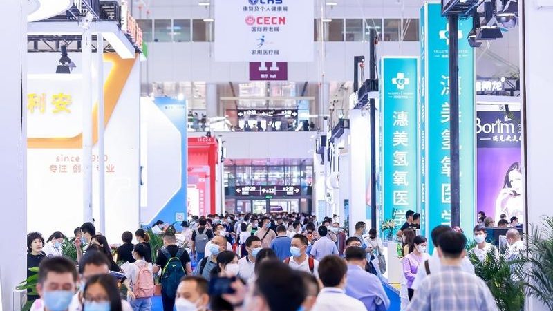 在选购电动轮椅时，以下关键参数需要关注：